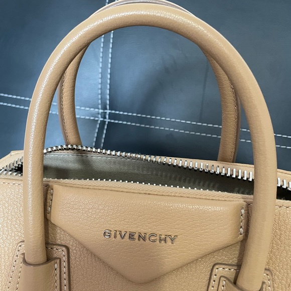 Givenchy Medium Antigona NWOT - Picture 14 of 16
